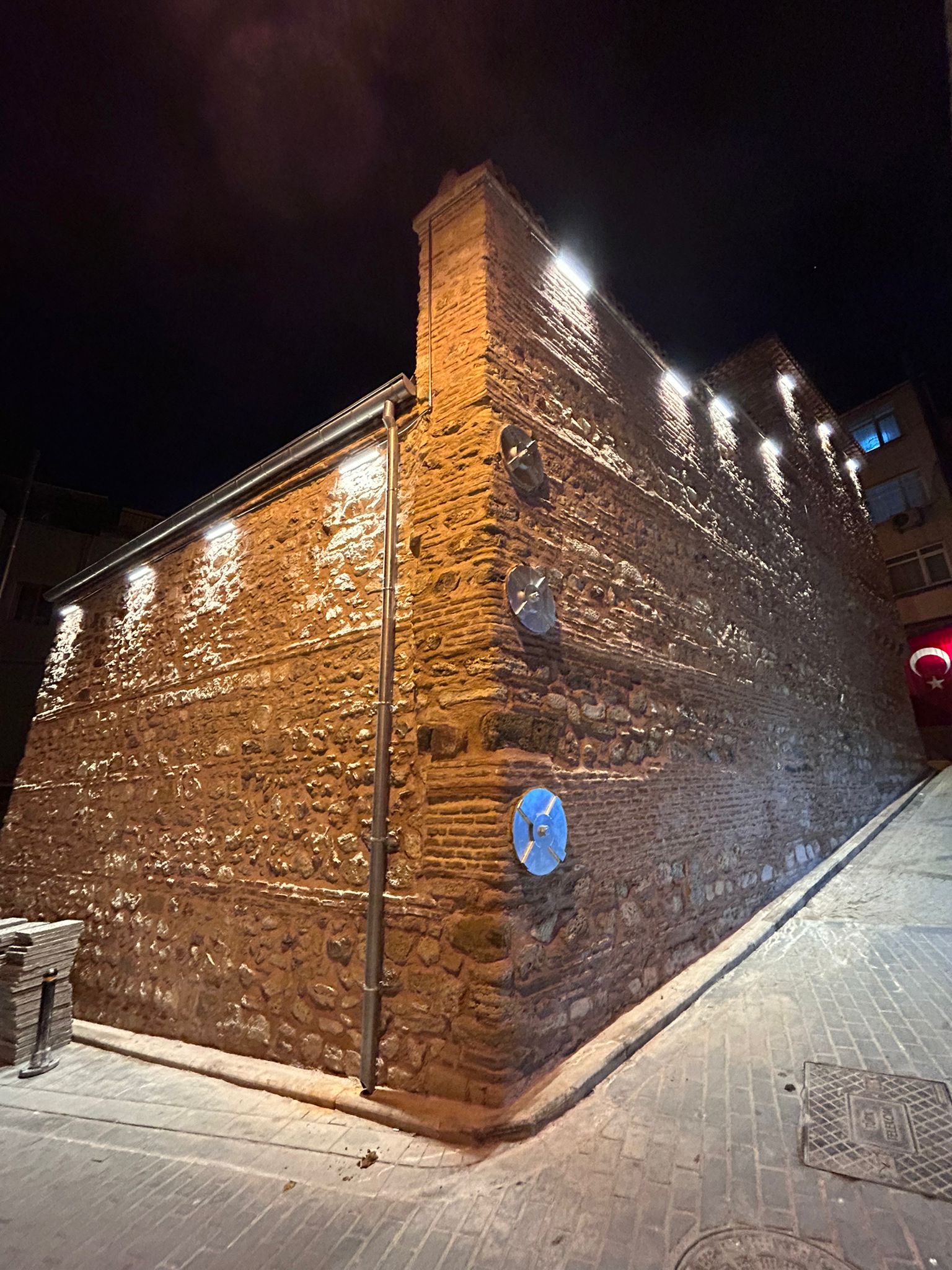 ÜSKÜDAR FATİH'İN MAHKEMELERİ KÜTÜPHANESİ İSTANBUL